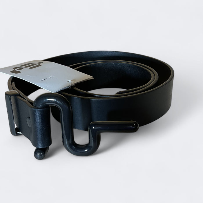 Zane Lacouered Black/Black