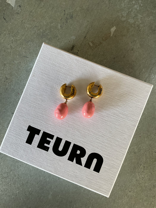 Brass earrings with pink pendant