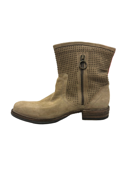 ELI BOOTS