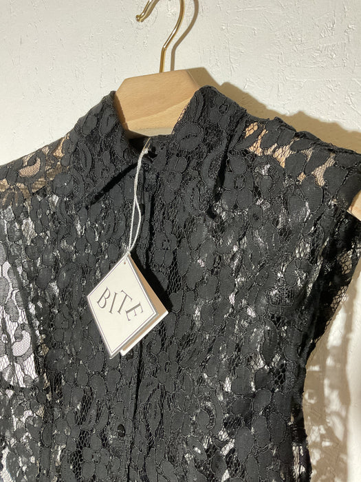 Sleeveless Lace Shirt