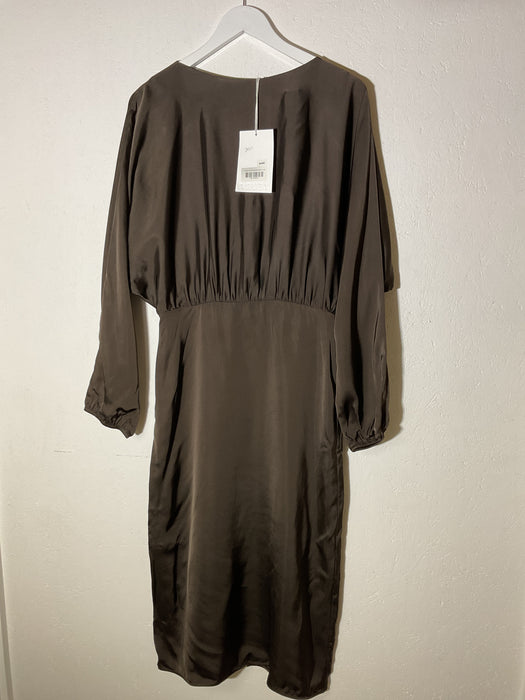 Fluid dress in satin dark brown