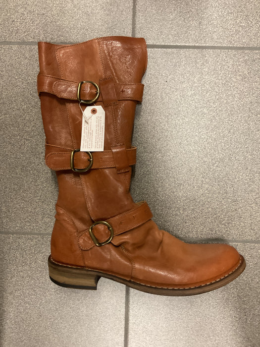7040 Brown  Leather Boot