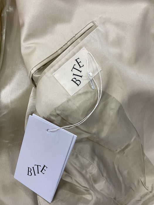 Silk/Cotton Suit Jacket with Embroidery.